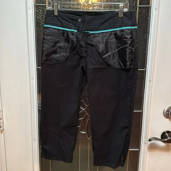 Candies capri pants size 7. - Picture 9 of 14